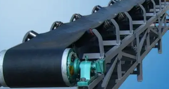 槽型帶式輸送機(jī)有什么優(yōu)點(diǎn)？